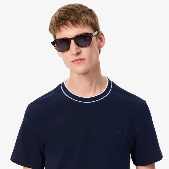 T-shirt masculina com gola às riscas em piqué elástico