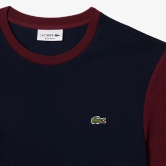 T-shirt masculina de corte regular em algodão com blocos de cor