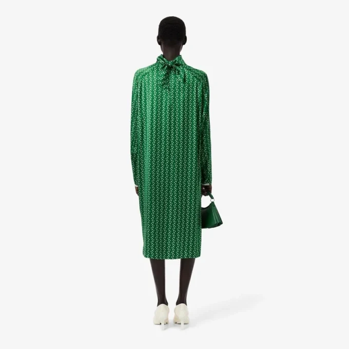 Vestido com gola tipo lenço em cetim estampado Runway