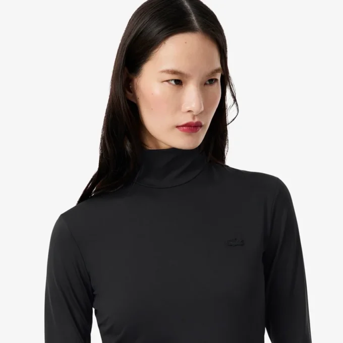 Vestido de gola alta e corte justo para mulher