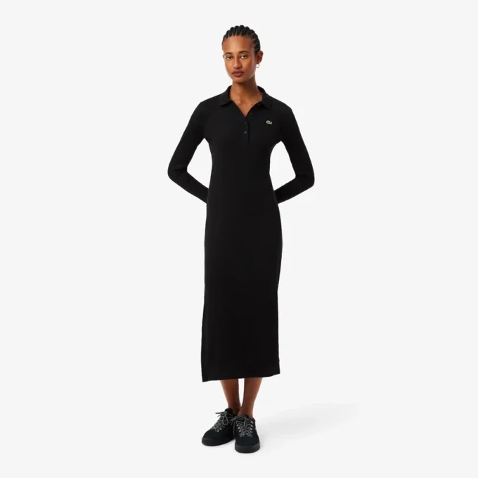 Vestido de mulher com gola polo em algodão canelado e corte justo