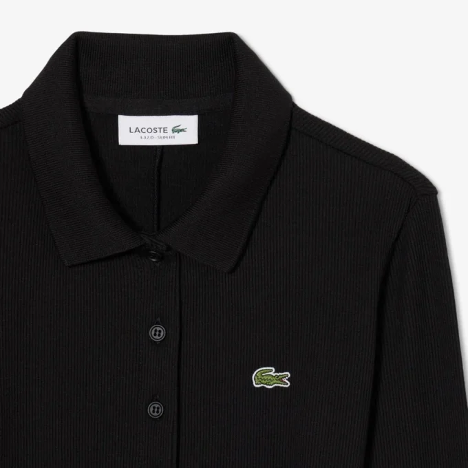 Vestido de mulher com gola polo em algodão canelado e corte justo