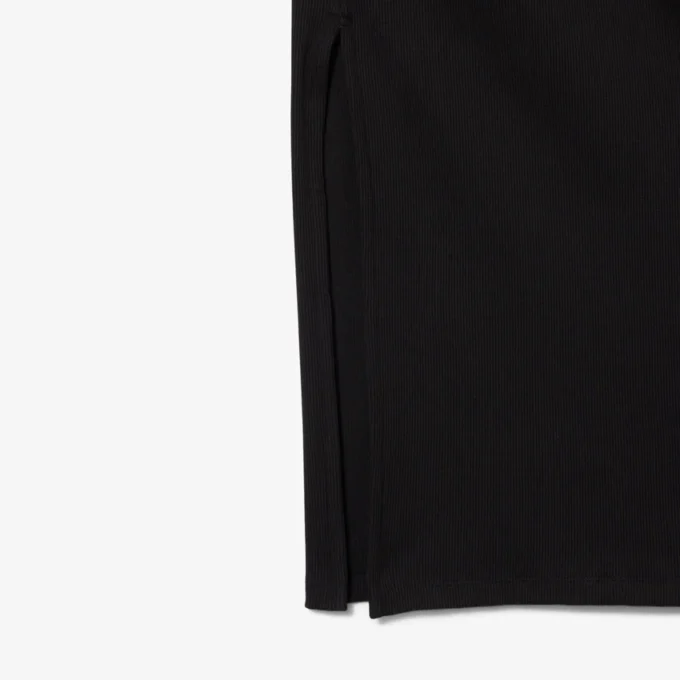 Vestido de mulher com gola polo em algodão canelado e corte justo