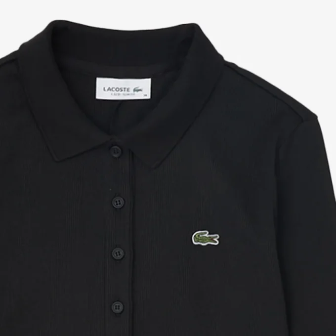 Vestido de mulher com gola polo em algodão canelado e corte justo