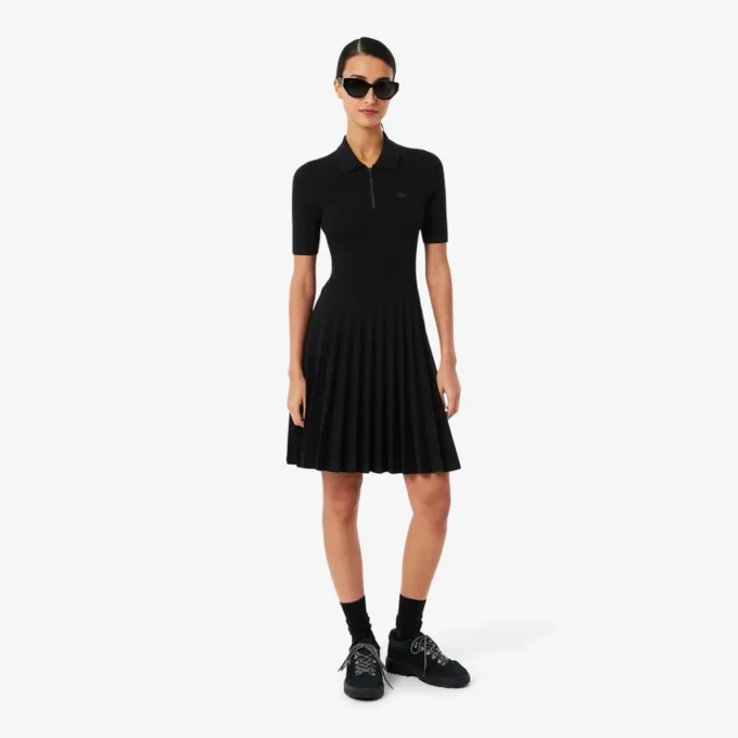 Vestido feminino com gola polo plissada