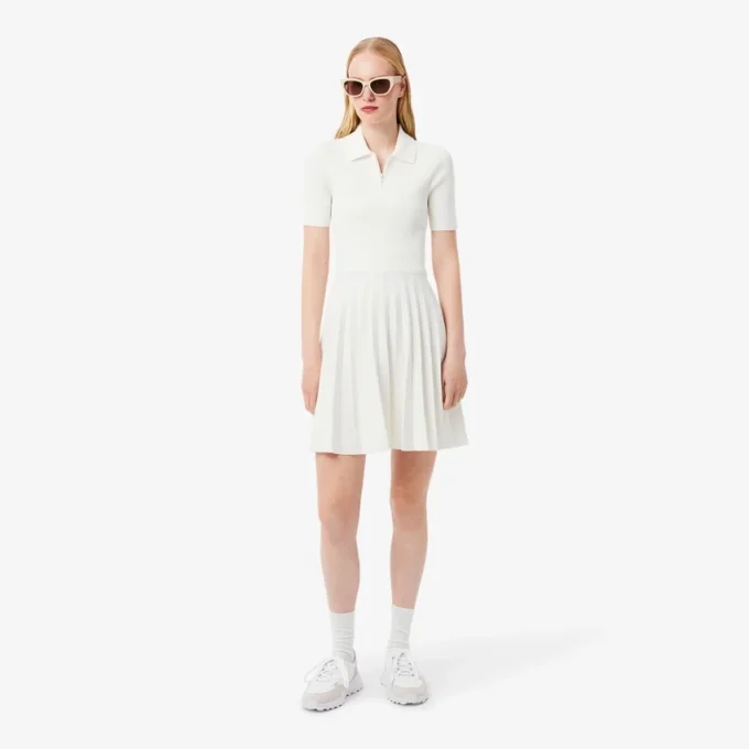 Vestido feminino com gola polo plissada