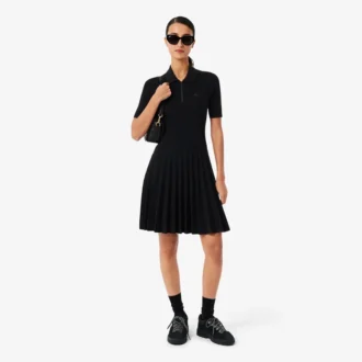 Vestido feminino com gola polo plissada