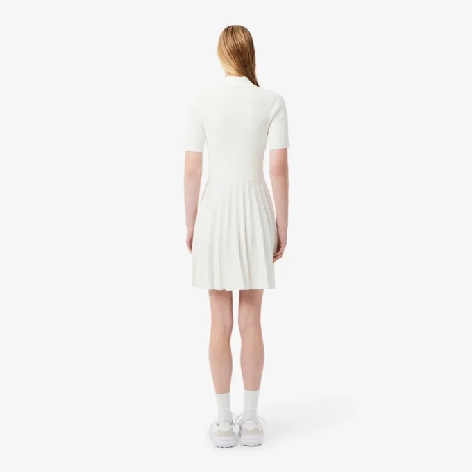 Vestido feminino com gola polo plissada