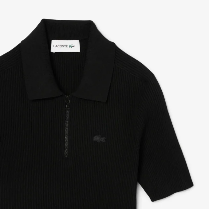Vestido feminino com gola polo plissada