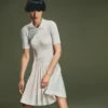 Vestido feminino com gola polo plissada
