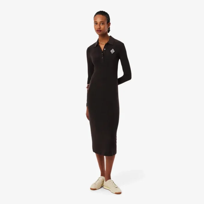 Vestido polo justo com emblema bordado