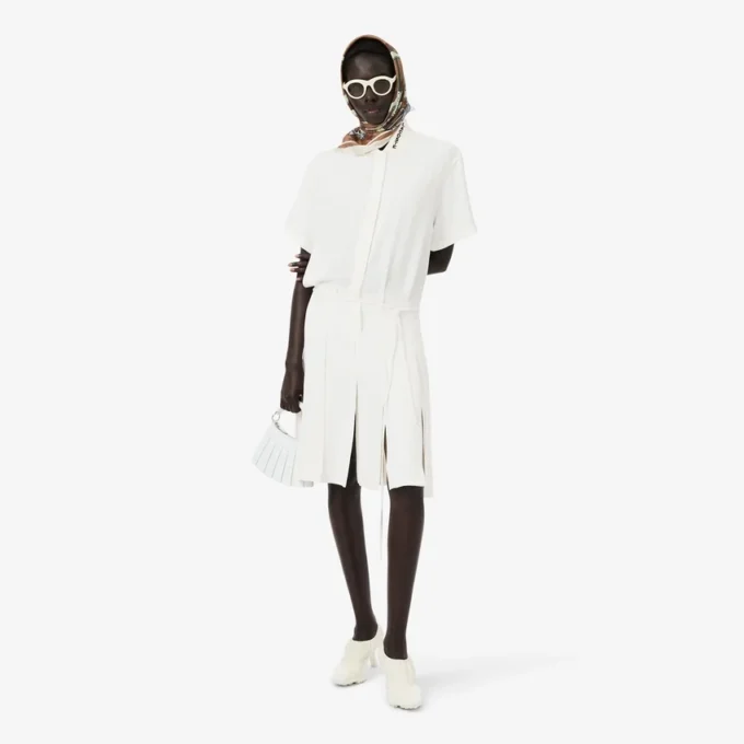 Vestido Polo Runway com Detalhes de Bordado e Pregas