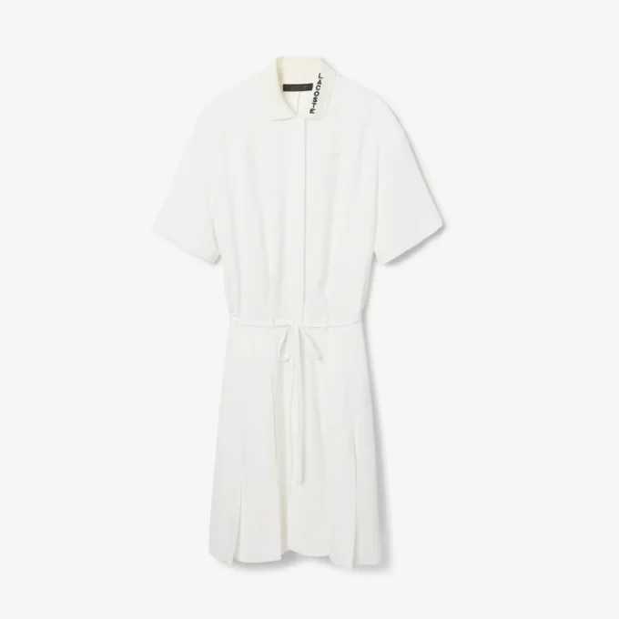 Vestido Polo Runway com Detalhes de Bordado e Pregas