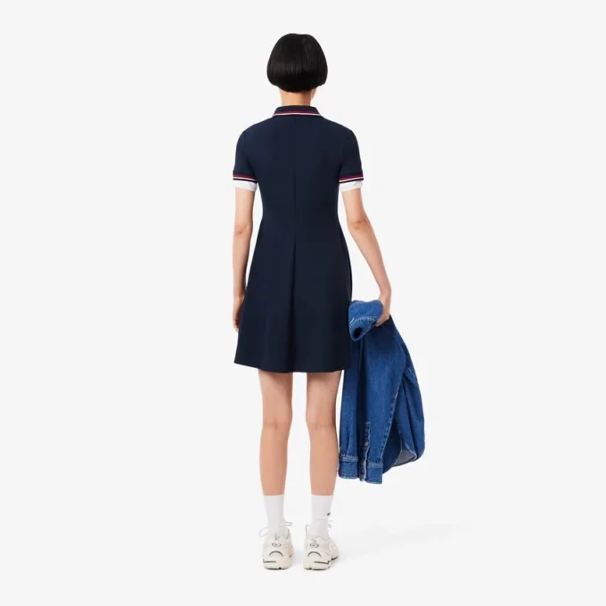 Vestido skater com gola de polo elástica para mulher