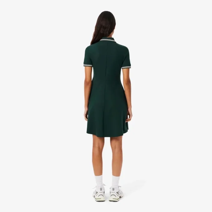 Vestido skater com gola de polo elástica para mulher